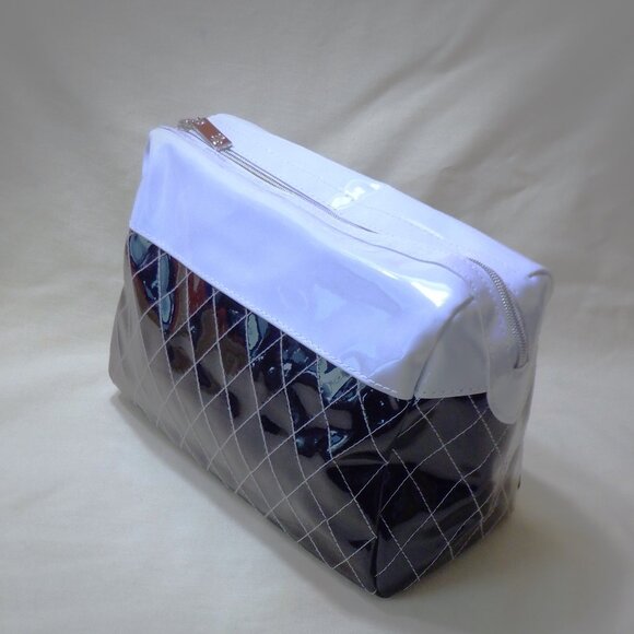 Handy Bag with Many Uses:  *** Clutch, Cosmetic Carry All . . . . .*** - Picture 1 of 1